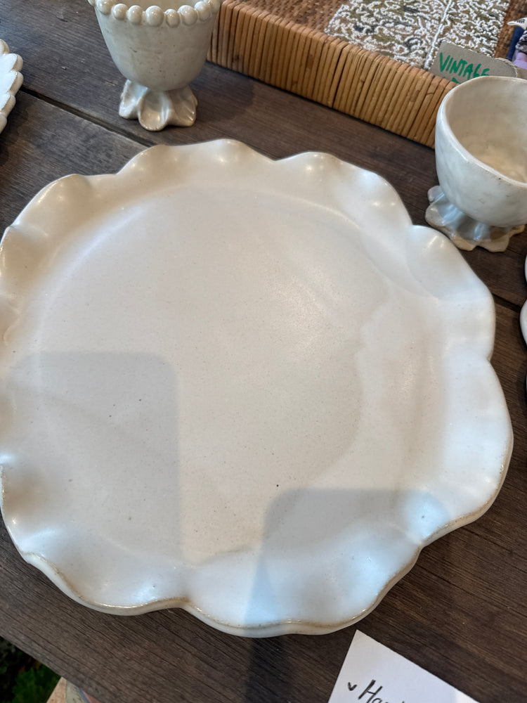 Melissa round large serving pottery plate