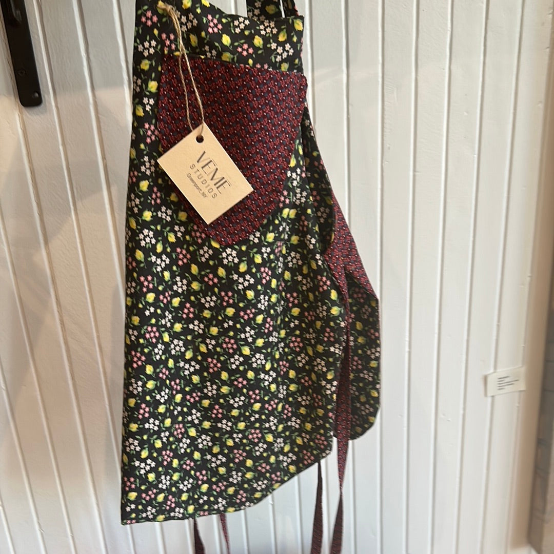 Child’s Apron -Verona
