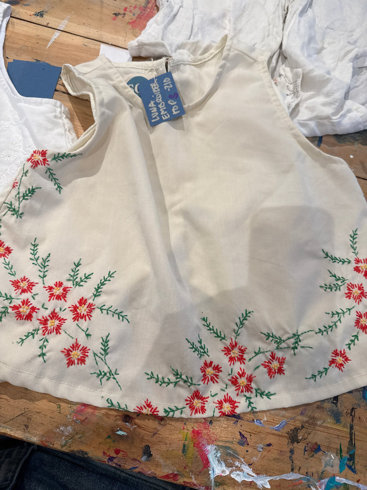 Luna embroidery tops