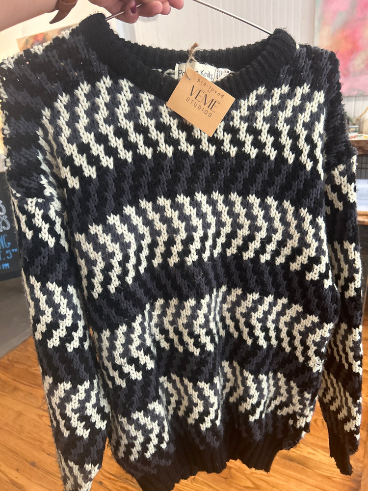 Preloved black and white chunky sweater