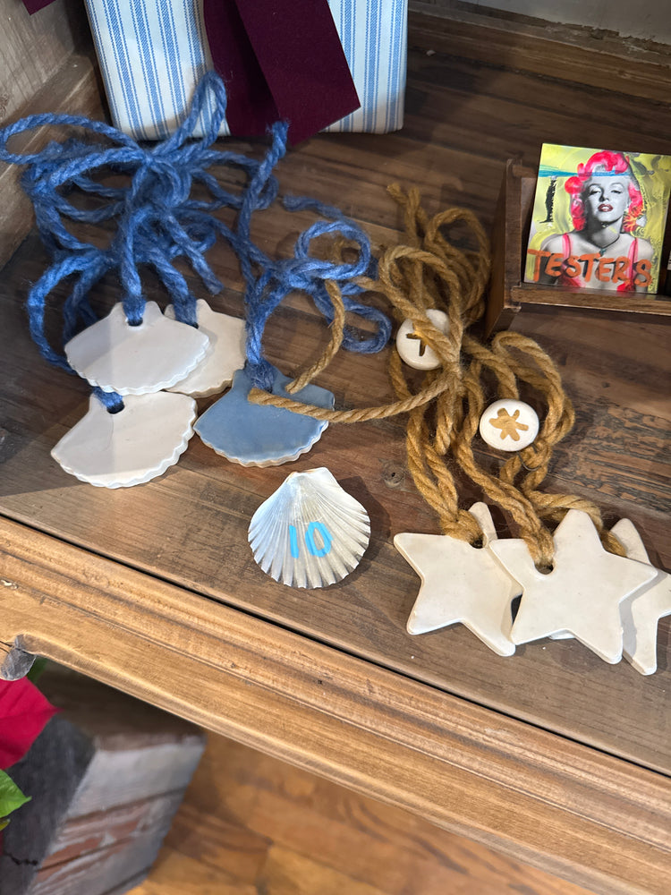 Melissa small pottery ornaments