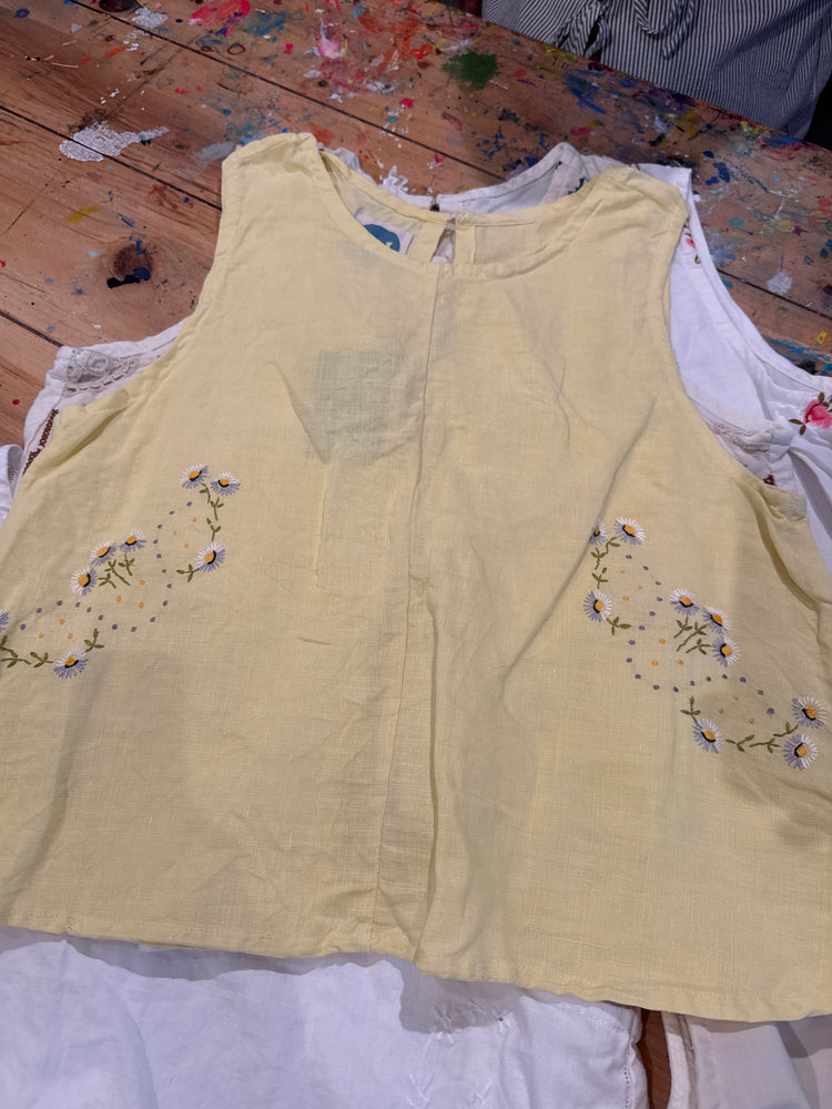 Luna embroidery tops